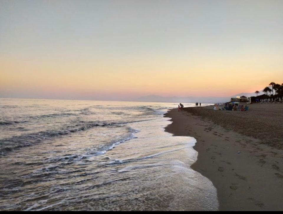1 Marbella Beach Golf Apartment Luaran gambar